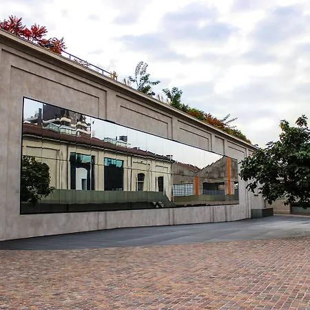Xenia - Moderno In Fondazione Prada Daire
